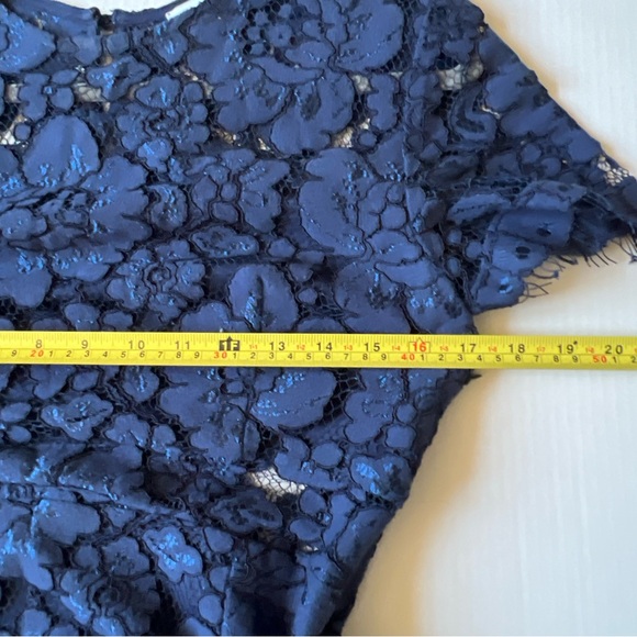 NSR Sz M Blue Lace Fitted Midi Dress Short Sleeve